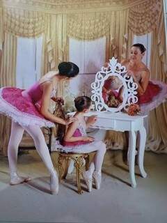 Claudia e as filhas, também bailarinas. (Foto: Arquivo Pessoal)