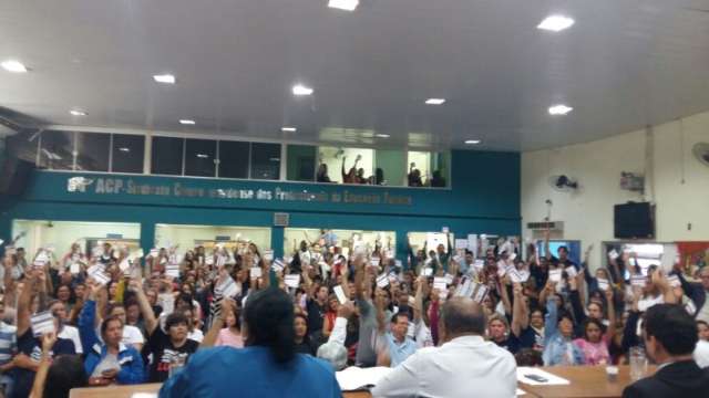 Professores realizam assembleia hoje para decidir continuidade da greve