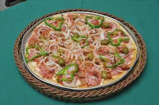 Pizza de calabresa é uma das favoritas  (Foto: Alcides Neto)