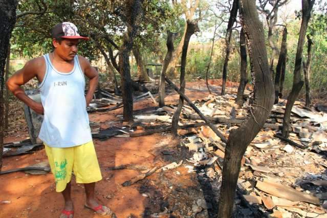 Fogo destr&oacute;i barraco de fam&iacute;lia com 5 filhos que tentava nova vida na Capital