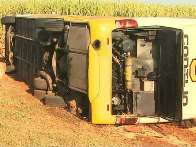  &Ocirc;nibus com destino &agrave; Capital tomba, passageira morre e 20 ficam feridos