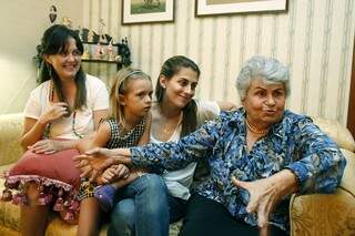 Carol, Nina e a filha Bárbara e a bivó Elza Dória (Foto: Gerson Walber)