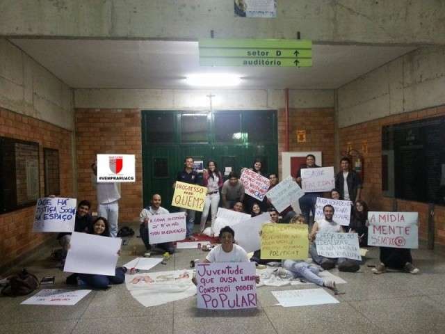 Manifestantes orientam popula&ccedil;&atilde;o sobre protesto e esperam 35 mil