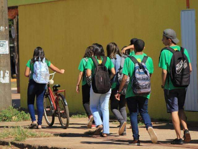 Modelo para RJ e SP, Lei Harfouche &quot;n&atilde;o mudou nada&quot; nas escolas