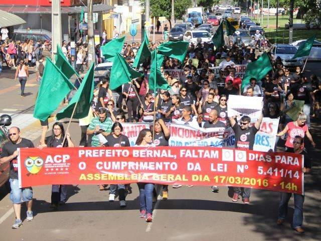 Ap&oacute;s primeiro dia de greve fraco, professores mant&ecirc;m manifesta&ccedil;&otilde;es