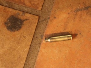 Cartuchos deflagrados de fuzis foram encontrados nas calças próximos às agências  (Fonte: Jovem Sul News  - Norbertino Angeli)