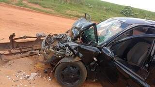 Condutor de Corsa morreu em acidentes neste sábado. (Foto: Ivinotícias)