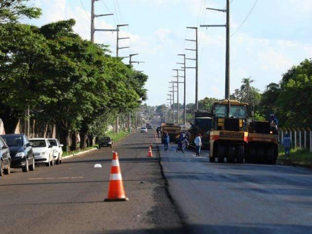 Prefeitura come&ccedil;a nova etapa de recapeamento na Avenida Tamandar&eacute;