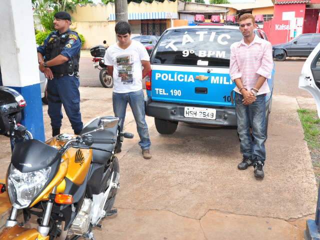  Dupla &eacute; presa depois de assaltar dois estabelecimentos pela manh&atilde; na Capital