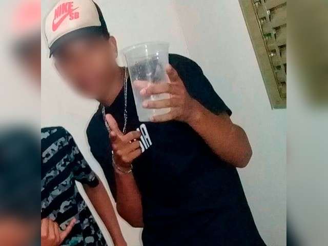 Adolescente de 16 anos &eacute; levado de dentro de casa por homens armados 