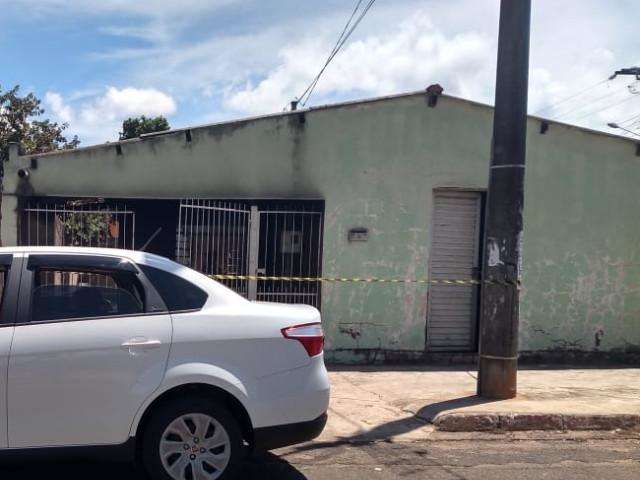 Inc&ecirc;ndio destr&oacute;i casa no Jardim Nhanh&aacute; e taxista fica ferido 