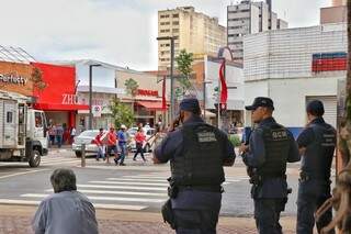 Na corrida pelo presente de Natal, s&aacute;bado &eacute; de lojas e sacolas cheias