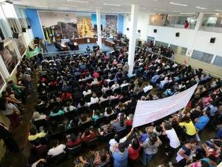 Servidores lotaram a Câmara de Dourados durante sessão de ontem (Foto: Thiago Morais/Divulgação)