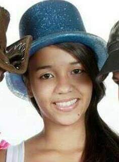Amanda desapareceu com 16 anos de idade. (Foto: Arquivo / Reprodução Facebook)