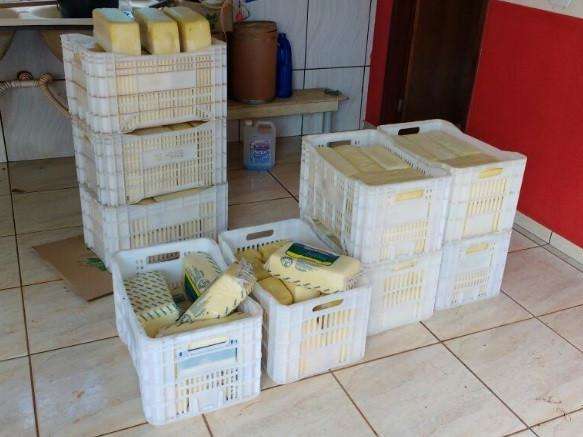 Latic&iacute;nio irregular e com produtos estragados &eacute; interditado pela Iagro