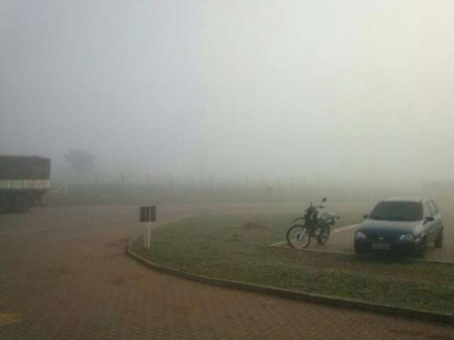 Leitor registra forte neblina em Campo Grande no in&iacute;cio desta manh&atilde;