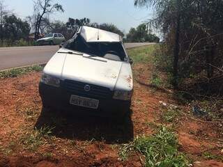 Motorista perdeu controle do veículo na rodovia MS-080 (Foto: Guilherme Henri)