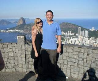 Casal em foto quando morava no Rio de Janeiro. (Foto: Arquivo pessoal) 