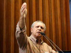 Bacha defende press&atilde;o pol&iacute;tica contra invas&otilde;es e lembra Vandr&eacute;