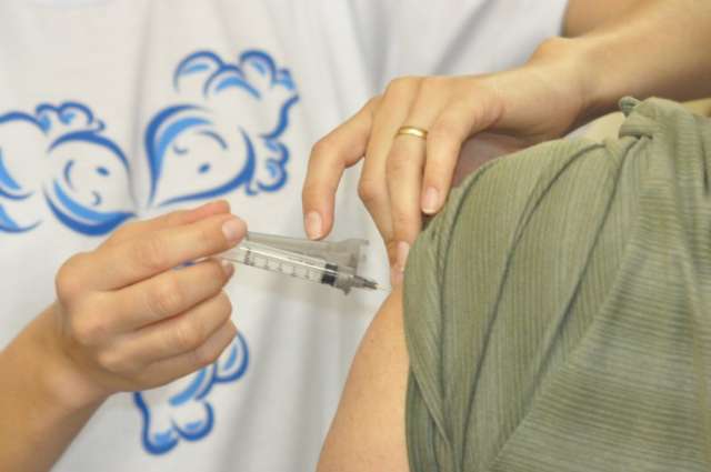 Em meio a risco de falta, 50% das doses s&atilde;o aplicadas em menos de 3h