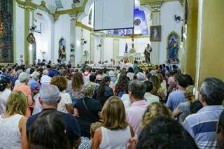 Milhares de fieis lotaram Paróquia São José nesta terça-feira. (Foto: Kísie Ainoã)