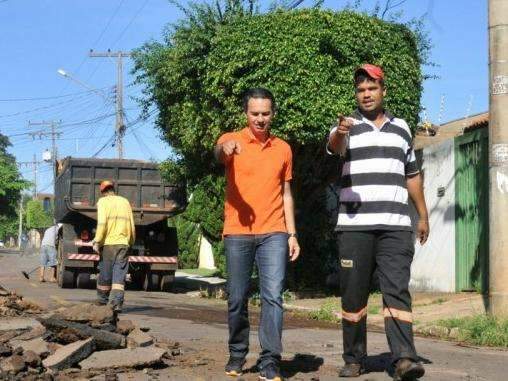 Funcion&aacute;rios em desvio de fun&ccedil;&atilde;o ser&atilde;o primeiros demitidos, diz prefeito