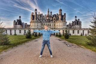 Danilo Jovê no Castelo de Chambord, na França. 