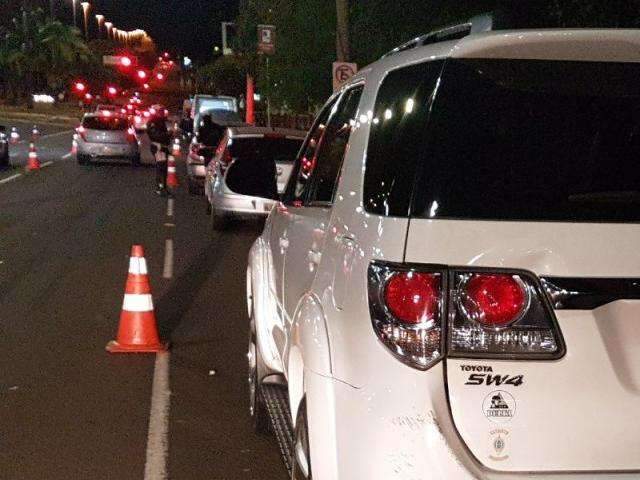 Em blitz na Afonso Pena, jovem sem CNH &eacute; preso com Hilux roubada em SP