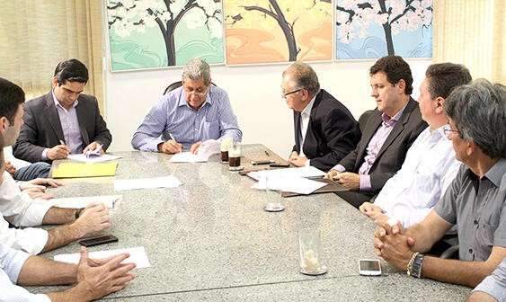 Grupo que vai construir f&aacute;brica de MDF j&aacute; tem 8 mil hectares comprados