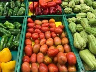 Preço do tomate voltou a impactar no valor final da cesta básica (Foto/Arquivo)