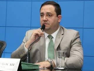 Márcio Fernandes durante sessão da Casa de Leis de MS. (Foto: Victor Chileno/ALMS)