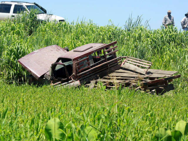  Motorista morre ap&oacute;s camionete cair em barranco em Porto Murtinho