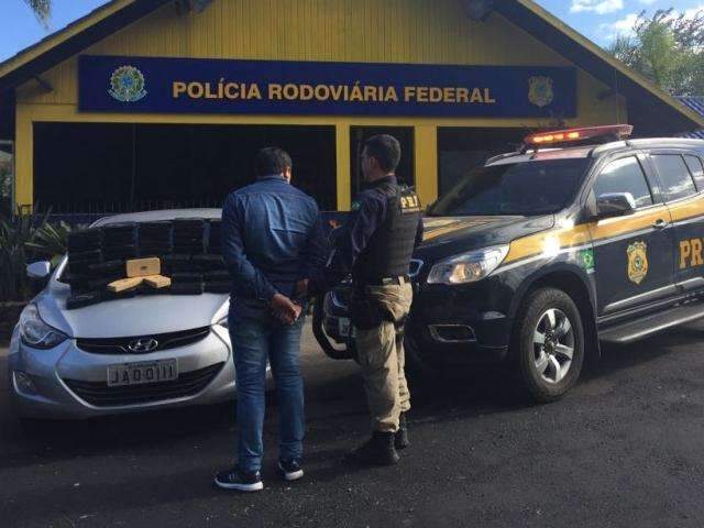 Homem &eacute; preso em rodovia do RS com 80 kg de droga que saiu de MS