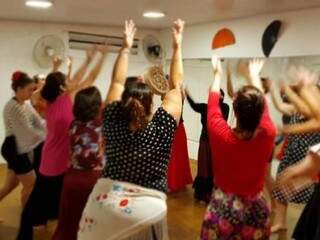 Mulheres ensaiam para apresentação de dança que vai ocorrer no Teatro Glauce Rocha. (Foto: Divulgação)