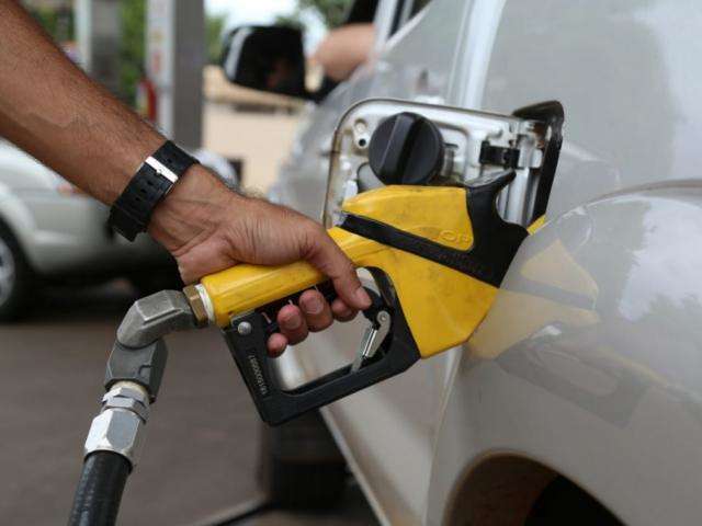 Pre&ccedil;o m&eacute;dio sobre 4 centavos e m&aacute;xima da gasolina beira os R$ 4,80