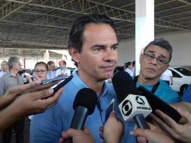 Prefeito quer aval da Justi&ccedil;a para contrato emergencial de tapa-buracos