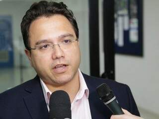 O secretário municipal de Saúde, Pedro Pedrossian Neto, sugere ação no MPE para solucionar distorções no orçamento da Saúde (Foto: Kisie Ainoã)
