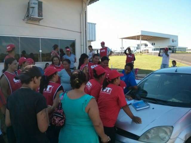 Trabalhadores de multinacional de Terenos entram em greve por melhores sal&aacute;rios