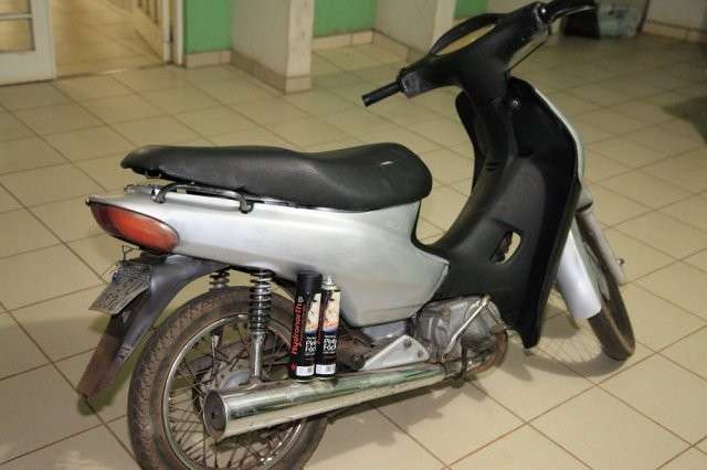 Dois adolescentes s&atilde;o apreendidos com moto furtada de m&atilde;e de policial