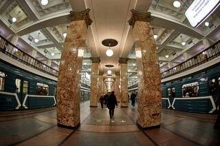 O metrô de Moscou é um verdadeiro passeio cultural, vale a pena, só atenção para não se perder (Foto: Moskva Agency)