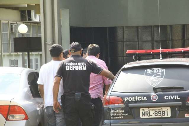 Olarte destaca que estava viajando e se apresentou &quot;espontaneamente&quot;