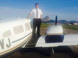 Piloto Marcos David Xavier, 34 anos, que morreu na queda de avião ontem (20) (Foto: Reprodução/ Facebook)