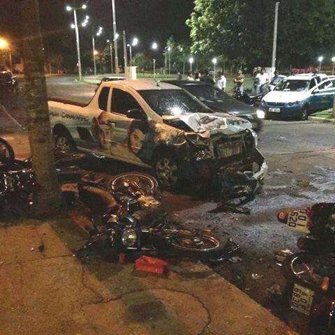 Motorista b&ecirc;bado invade cal&ccedil;ada e derruba 5 motos estacionadas