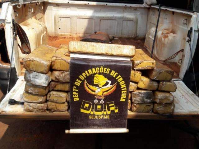 Traficante &eacute; preso com 39 tabletes de maconha em fundo falso de picape 