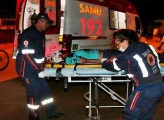 Equipe do Samu (Serviço de Atendimento Móvel de Urgência) foi acionada e encaminhou a vítima para o pronto socorro do hospital de Sidrolândia. (Foto: Sidrolândia News)