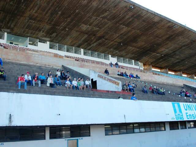  Moren&atilde;o tem gramado aprovado, mesmo com antigos problemas