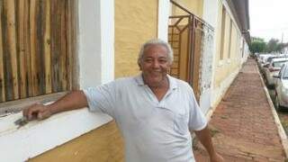 Sorridente e sempre simpático, senhor José hoje é aposentado e adora uma pescaria.(Foto: Alan Nantes)