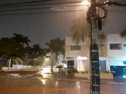 Chuva forte atinge o sul da Capital e deixa parte de bairro sem energia