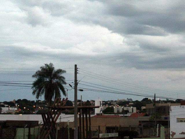 Ter&ccedil;a-feira de friozinho, pancadas de chuva e trovoadas em MS 