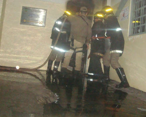  Inc&ecirc;ndio destr&oacute;i sede de programa assistencial em Nova Andradina 